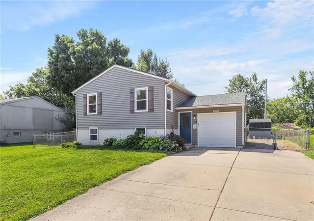 Photo 1 of Single family home for sale at 18907 E Susquehanna Ridge, Independence, MO 64056 | MLS# 2647461 | Listing updated on 2026-10-22