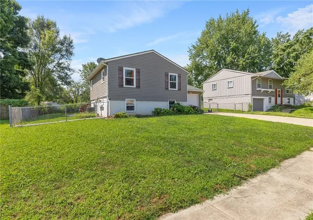 Photo 2 of Single family home for sale at 18907 E Susquehanna Ridge, Independence, MO 64056 | MLS# 2647461 | Listing updated on 2026-10-22