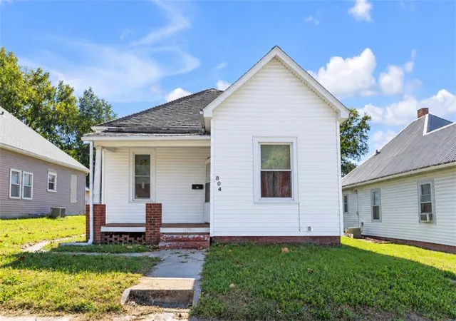 Photo 1 of Single family home for sale at 804 Mason Ave, Saint Joseph, MO 64504 | MLS# 2647463 | Listing updated on 2026-10-16