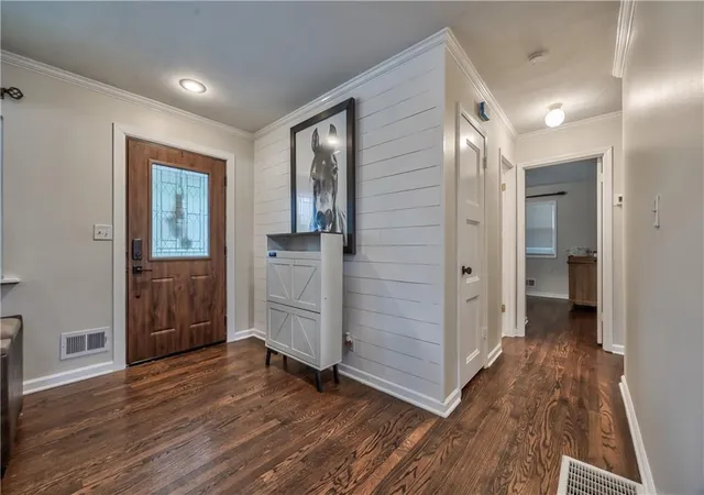 Photo 3 of Sale Pending at 4722 Quivira Dr, Shawnee, KS 66216 | MLS# 2647465 | Listing updated on 2026-10-22
