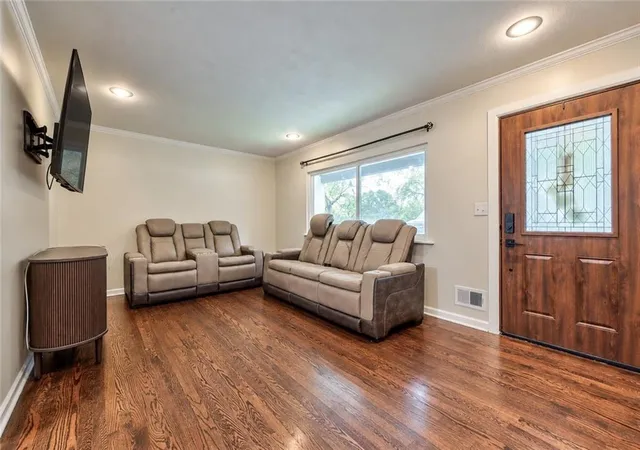 Photo 3 of Sale Pending at 4722 Quivira Dr, Shawnee, KS 66216 | MLS# 2647465 | Listing updated on 2026-10-22