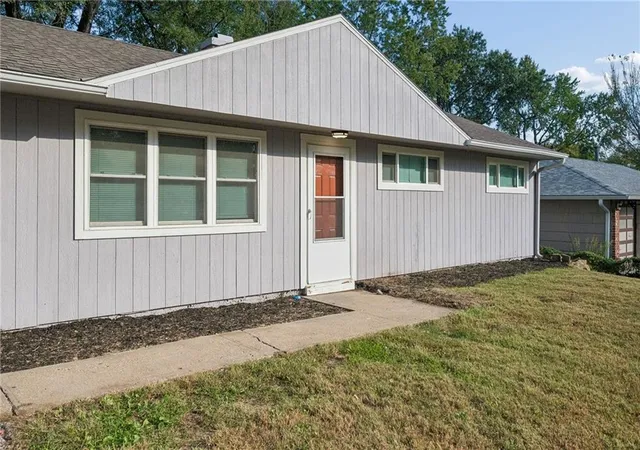 Photo 2 of Single family home for sale at 11305 Mckinley Ave, Kansas City, MO 64134 | MLS# 2647471 | Listing updated on 2026-10-26
