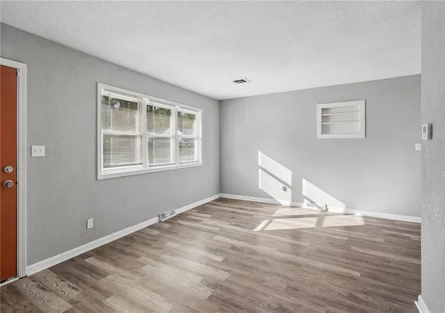 Photo 4 of Single family home for sale at 11305 Mckinley Ave, Kansas City, MO 64134 | MLS# 2647471 | Listing updated on 2026-10-26