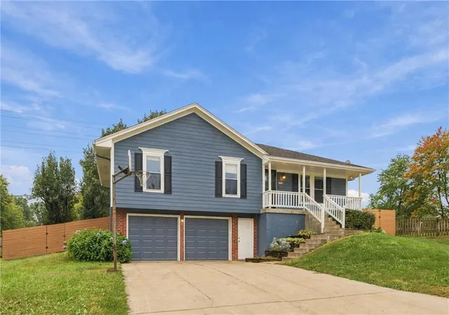 Photo 1 of Single family home for sale at 104 NE Bristol Cir, Lees Summit, MO 64086 | MLS# 2647480 | Listing updated on 2026-10-24