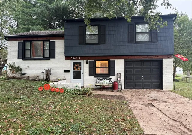 Single family home for sale at 3205 S Mark Cir, Independence, MO 64055 | MLS# 2647481
