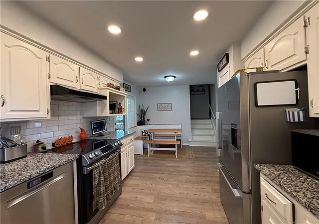 Photo 4 of Single family home for sale at 3205 S Mark Cir, Independence, MO 64055 | MLS# 2647481 | Listing updated on 2026-10-26