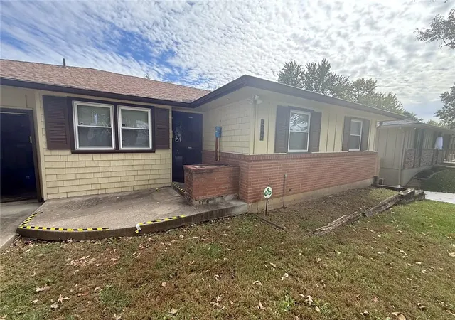 Photo 2 of Single family home for sale at 8207 Kenwood Ave, Kansas City, MO 64131 | MLS# 2647482 | Listing updated on 2026-10-21