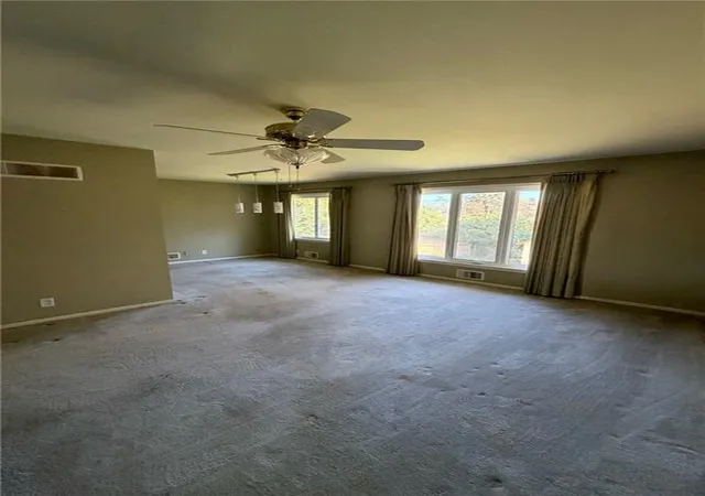 Photo 2 of Single family home for sale at 8207 Kenwood Ave, Kansas City, MO 64131 | MLS# 2647482 | Listing updated on 2026-10-22