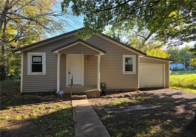 Photo 1 of Single family home for sale at 342 E 6th Avenue, Garnett, KS 66032 | MLS# 2647493 | Listing updated on 2026-10-18