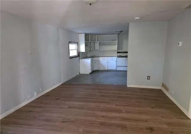 Photo 3 of Single family home for sale at 342 E 6th Avenue, Garnett, KS 66032 | MLS# 2647493 | Listing updated on 2026-10-18