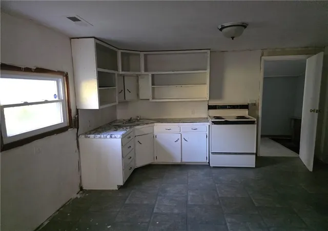 Photo 3 of Single family home for sale at 342 E 6th Avenue, Garnett, KS 66032 | MLS# 2647493 | Listing updated on 2026-10-18