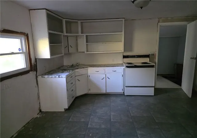 Photo 4 of Single family home for sale at 342 E 6th Avenue, Garnett, KS 66032 | MLS# 2647493 | Listing updated on 2026-10-18