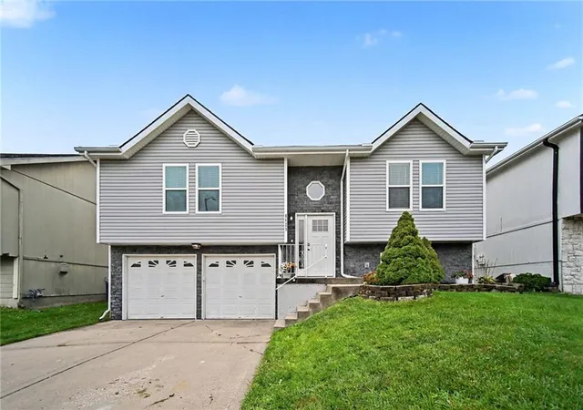 Photo 2 of Single family home for sale at 8623 Ne 110th Street, Kansas City, MO 64157 | MLS# 2647494 | Listing updated on 2026-10-18
