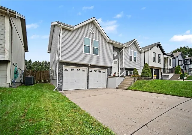 Photo 3 of Single family home for sale at 8623 Ne 110th Street, Kansas City, MO 64157 | MLS# 2647494 | Listing updated on 2026-10-18