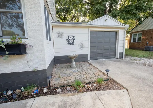 Photo 3 of Single family home for sale at 408 Warwick St, Coffeyville, KS 67337 | MLS# 2647495 | Listing updated on 2026-10-17
