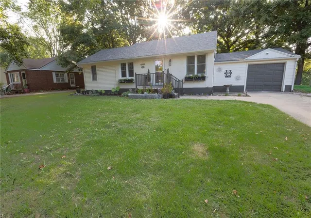 Photo 3 of Single family home for sale at 408 Warwick St, Coffeyville, KS 67337 | MLS# 2647495 | Listing updated on 2026-10-17