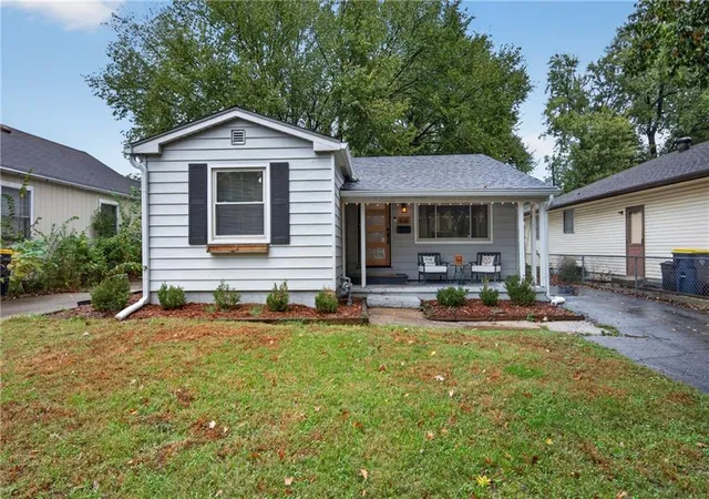 Photo 2 of Sale Pending at 108 E 79th Terrace, Kansas City, MO 64114 | MLS# 2647496 | Listing updated on 2026-10-18