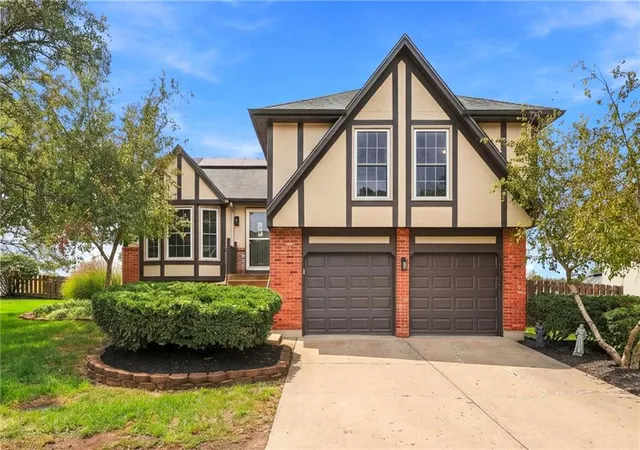 Photo 1 of Sale Pending at 12604 Fountain Lake Dr, Grandview, MO 64030 | MLS# 2647497 | Listing updated on 2026-10-20