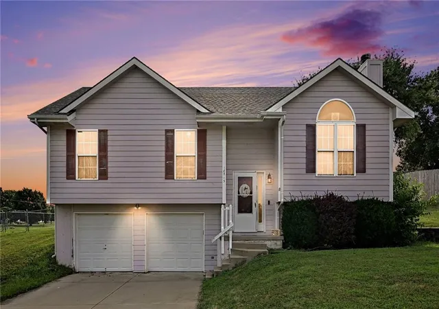 Photo 1 of Single family home for sale at 18713 Primrose St, Smithville, MO 64089 | MLS# 2647501 | Listing updated on 2026-10-17