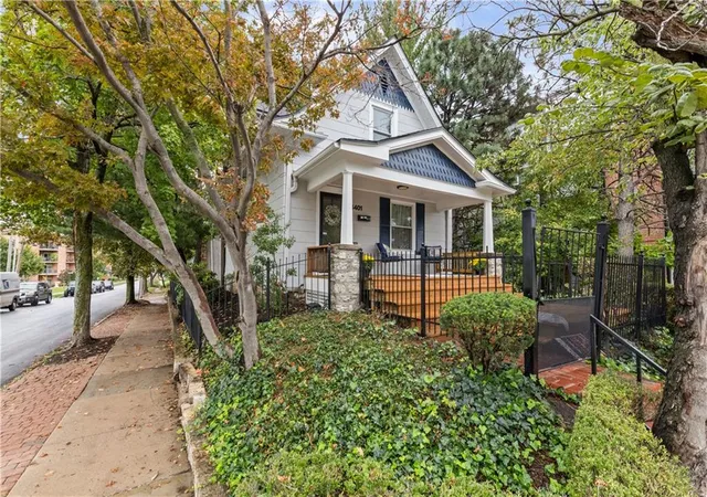 Photo 2 of Single family home for sale at 4401 Madison Ave, Kansas City, MO 64111 | MLS# 2647502 | Listing updated on 2026-10-18