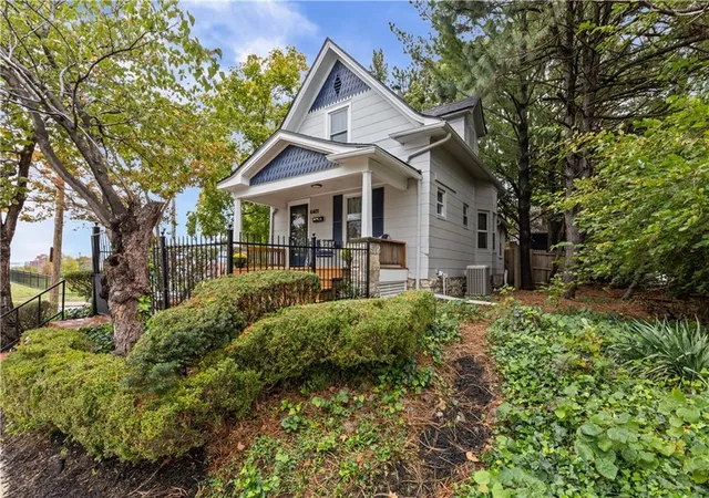 Photo 3 of Single family home for sale at 4401 Madison Ave, Kansas City, MO 64111 | MLS# 2647502 | Listing updated on 2026-10-18