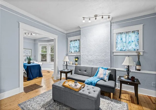 Photo 3 of Single family home for sale at 4401 Madison Ave, Kansas City, MO 64111 | MLS# 2647502 | Listing updated on 2026-10-18