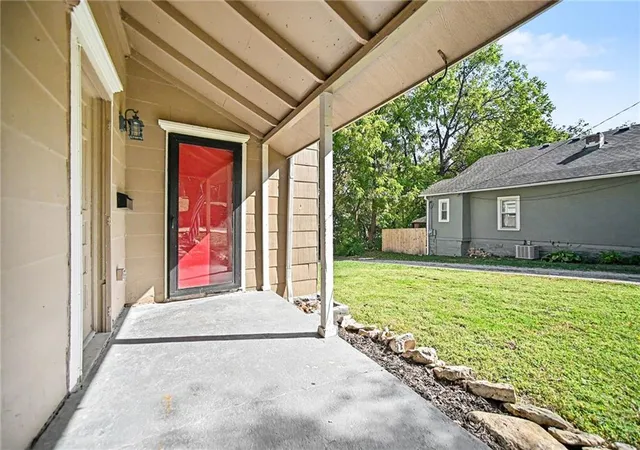 Photo 3 of Sale Pending at 303 N Morse Ave, Liberty, MO 64068 | MLS# 2647503 | Listing updated on 2026-10-27