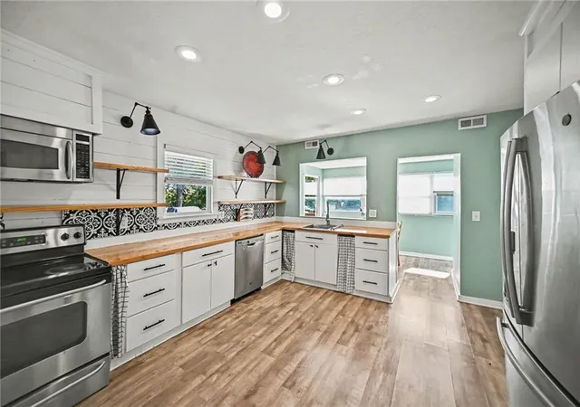 Photo 3 of Sale Pending at 303 N Morse Ave, Liberty, MO 64068 | MLS# 2647503 | Listing updated on 2026-10-27