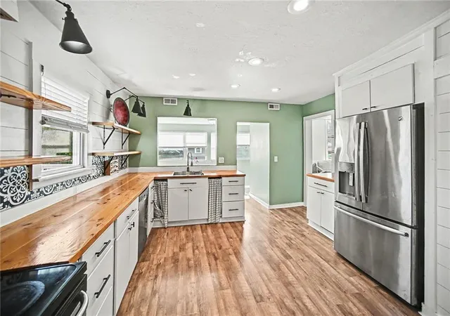 Photo 4 of Sale Pending at 303 N Morse Ave, Liberty, MO 64068 | MLS# 2647503 | Listing updated on 2026-10-27