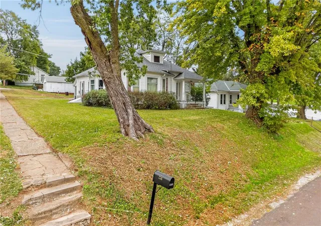 Photo 2 of Sale Pending at 236 Seneca St N, Troy, KS 66087 | MLS# 2647505 | Listing updated on 2026-10-20