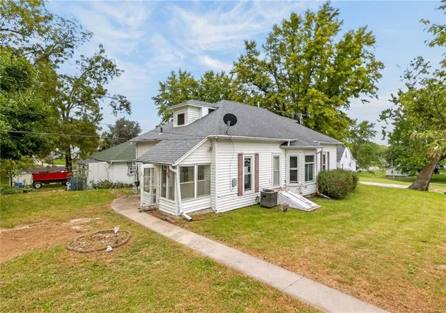 Photo 4 of Sale Pending at 236 Seneca St N, Troy, KS 66087 | MLS# 2647505 | Listing updated on 2026-10-20