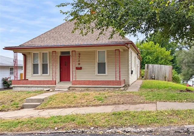 Photo 1 of Single family home for sale at 2719 Doniphan Ave, Saint Joseph, MO 64507 | MLS# 2647507 | Listing updated on 2026-10-19