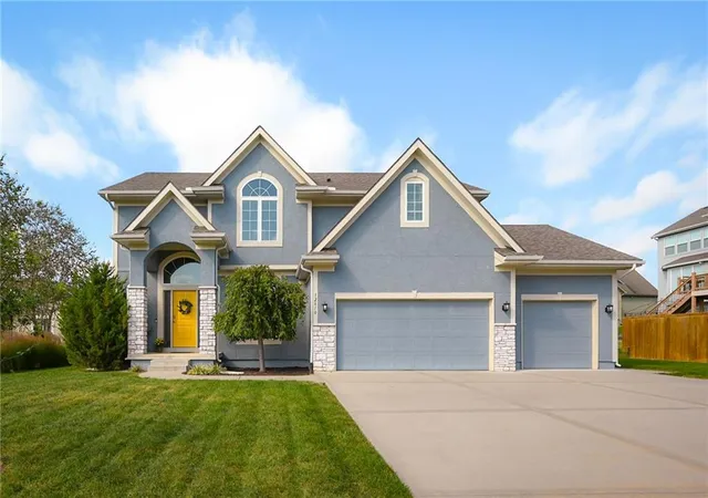 Photo 1 of Sale Pending at 12810 Woodland Ave, Kansas City, MO 64145 | MLS# 2647517 | Listing updated on 2026-10-20
