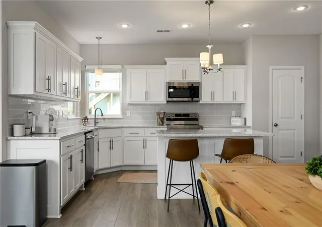 Photo 4 of Sale Pending at 12810 Woodland Ave, Kansas City, MO 64145 | MLS# 2647517 | Listing updated on 2026-10-20