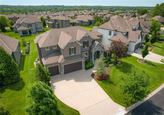 Photo 4 of Single family home for sale at 15601 Windsor St, Overland Park, KS 66224 | MLS# 2647519 | Listing updated on 2026-10-23