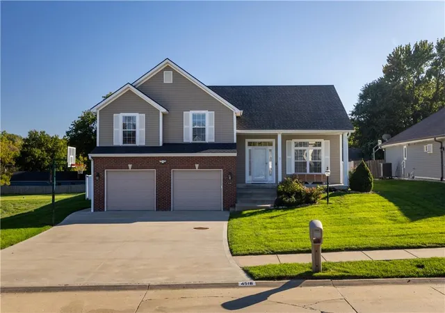 Single family home for sale at 4516 Wilshire Dr, Saint Joseph, MO 64506 | MLS# 2647521