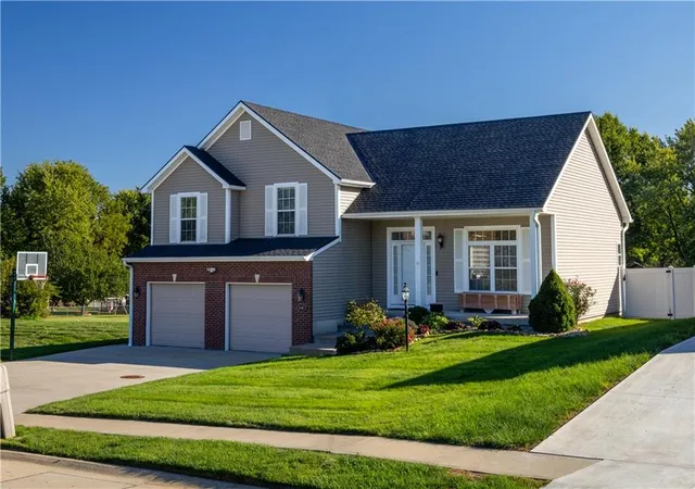 Photo 1 of Single family home for sale at 4516 Wilshire Dr, Saint Joseph, MO 64506 | MLS# 2647521 | Listing updated on 2026-10-19