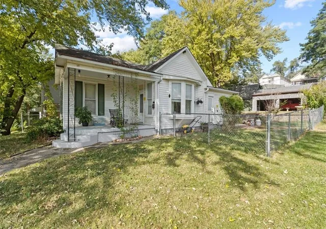 Photo 1 of Single family home for sale at 1811 Pacific St, Saint Joseph, MO 64503 | MLS# 2647528 | Listing updated on 2026-10-20