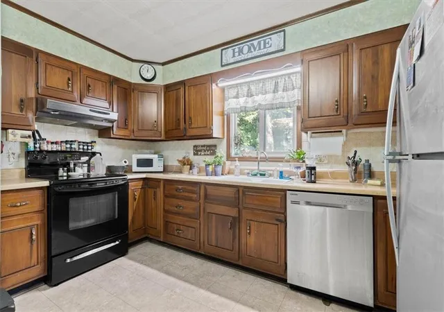 Photo 3 of Single family home for sale at 1811 Pacific St, Saint Joseph, MO 64503 | MLS# 2647528 | Listing updated on 2026-10-20