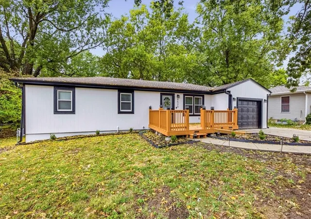 Photo 2 of Sale Pending at 8520 Larsen St, Overland Park, KS 66214 | MLS# 2647530 | Listing updated on 2026-10-21