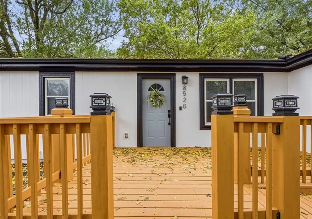 Photo 3 of Sale Pending at 8520 Larsen St, Overland Park, KS 66214 | MLS# 2647530 | Listing updated on 2026-10-21