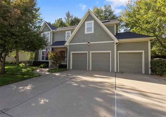 Single family home for sale at 1418 Telford Dr, Liberty, MO 64068 | MLS# 2647533