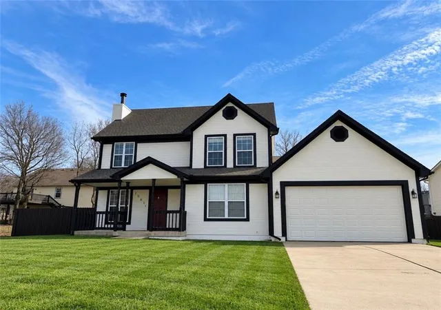Single family home for sale at 1001 Peggy Dr, Greenwood, MO 64034 | MLS# 2647536