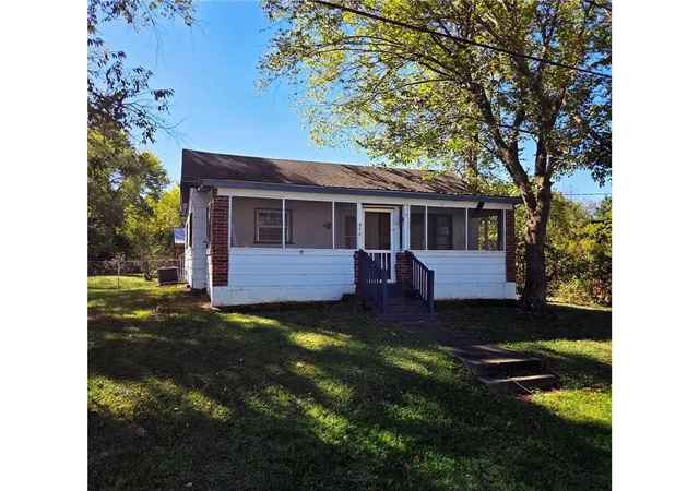 Photo 1 of Single family home for sale at 416 W Gravel St, Clinton, MO 64735 | MLS# 2647539 | Listing updated on 2026-10-21