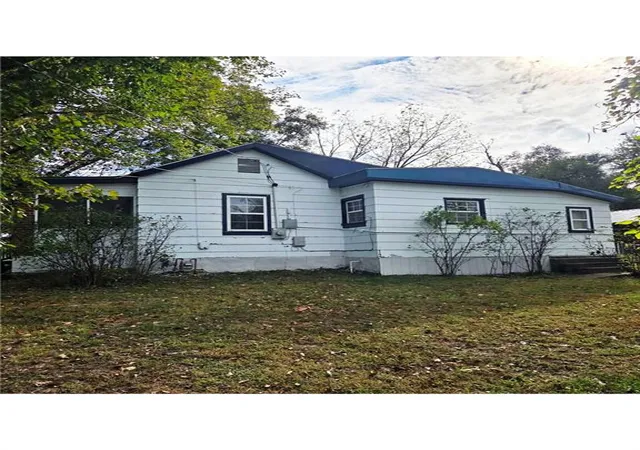Photo 3 of Single family home for sale at 416 W Gravel St, Clinton, MO 64735 | MLS# 2647539 | Listing updated on 2026-10-21