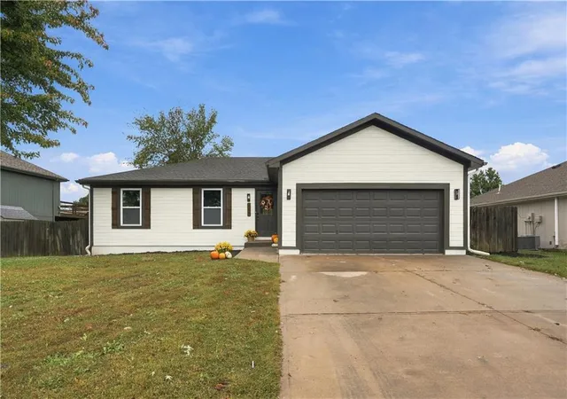 Photo 1 of Single family home for sale at 106 Trinity Cir, Harrisonville, MO 64701 | MLS# 2647541 | Listing updated on 2026-10-19