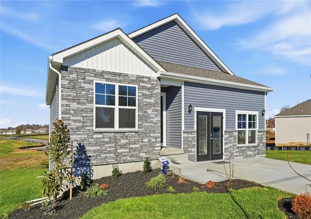 Photo 3 of Single family home for sale at 709 N 86th Terrace, Kansas City, KS 66112 | MLS# 2647545 | Listing updated on 2026-10-23