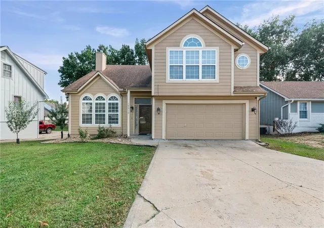 Single family home for sale at 14512 Wilshire Cir, Grandview, MO 64030 | MLS# 2647546