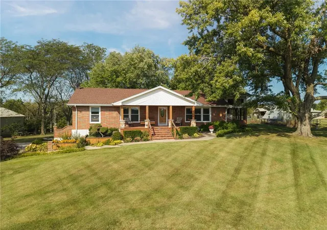 Photo 4 of Single family home for sale at 33302 Hammond Rd, Lone Jack, MO 64070 | MLS# 2647549 | Listing updated on 2026-10-29