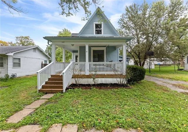 Photo 1 of Single family home for sale at 1027 N Mulberry St, Ottawa, KS 66067 | MLS# 2647560 | Listing updated on 2026-10-21